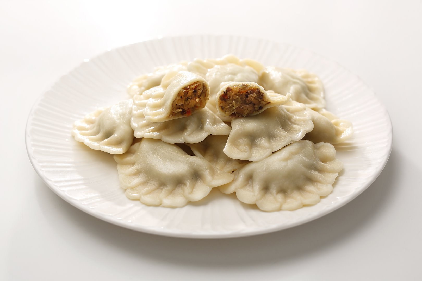 WESOŁA RODZINKA Pierogi 1kg z kapustą, pieczarkami