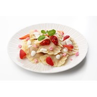 WESOŁA RODZINKA Pierogi 1kg z truskawkami /4/