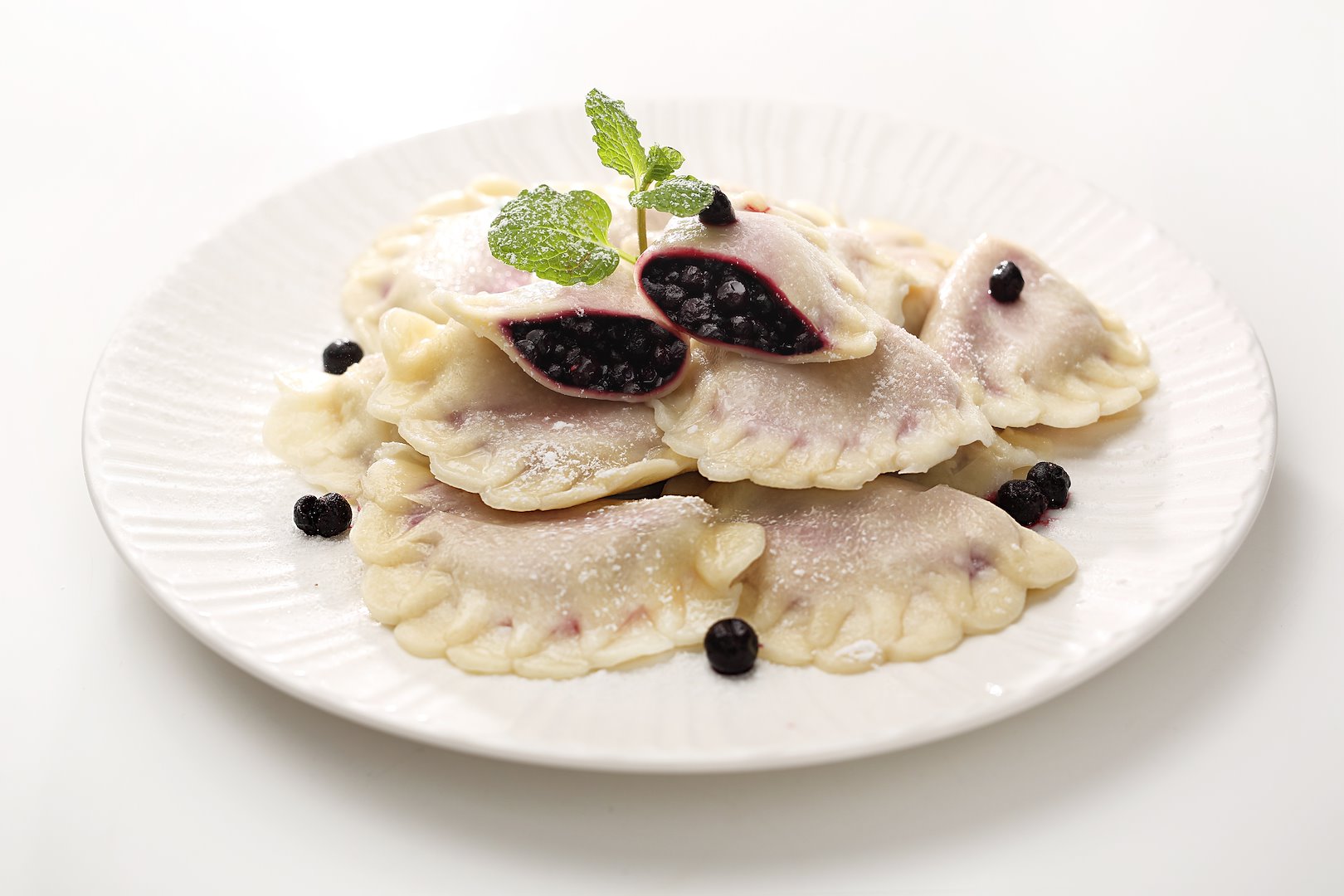 WESOŁA RODZINKA Pierogi 1kg z jagodami /4/