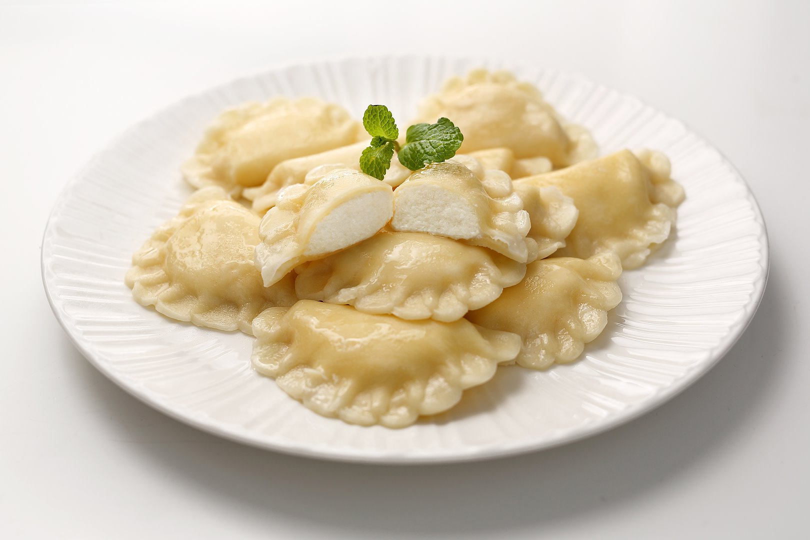 WESOŁA RODZINKA Pierogi 1kg z serem na słodko /4/